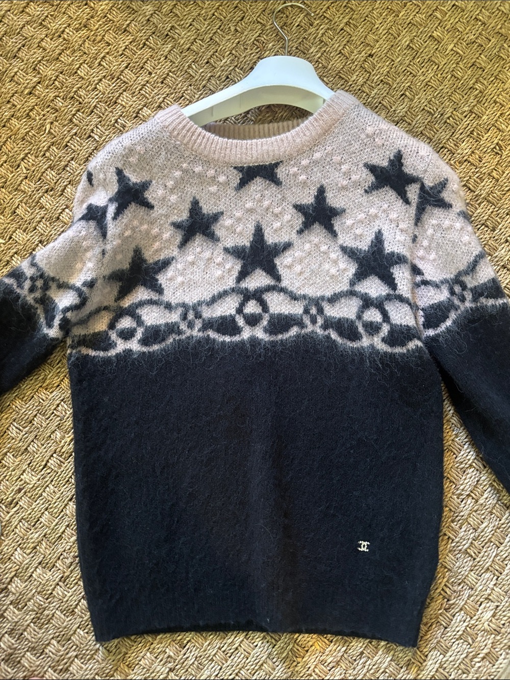 CHANEL Two-Tone Star & Chain Motif Crewneck Sweater - Black & Cream